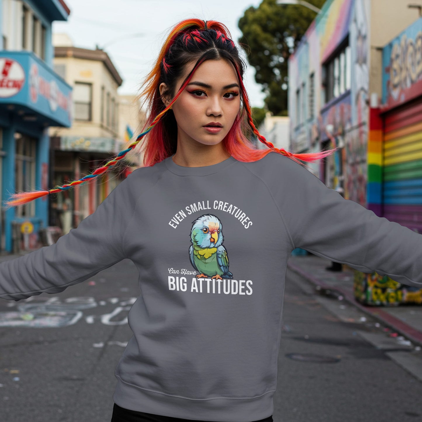 “Even Small Creatures Can Have Big Attitude” Parrot Sweatshirt – Sassy Bird Lover Gift, Bold Animal Graphic for Pet Owners