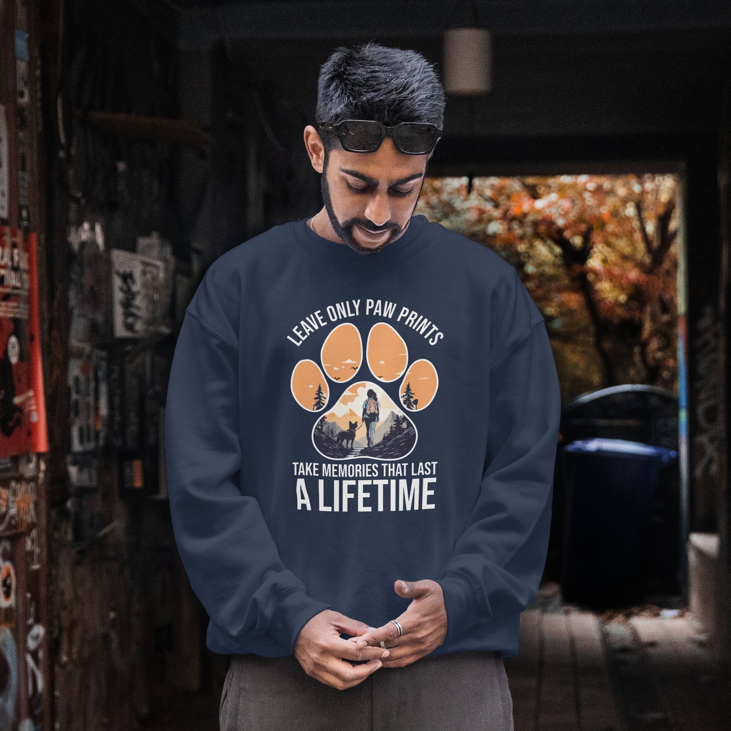 “Leave Only Paw Prints, Take Memories That Last a Lifetime” Hiking Dog Lover Sweatshirt – Cozy Unisex Adventure Pullover for Outdoor Pet Parents & Nature Lovers
