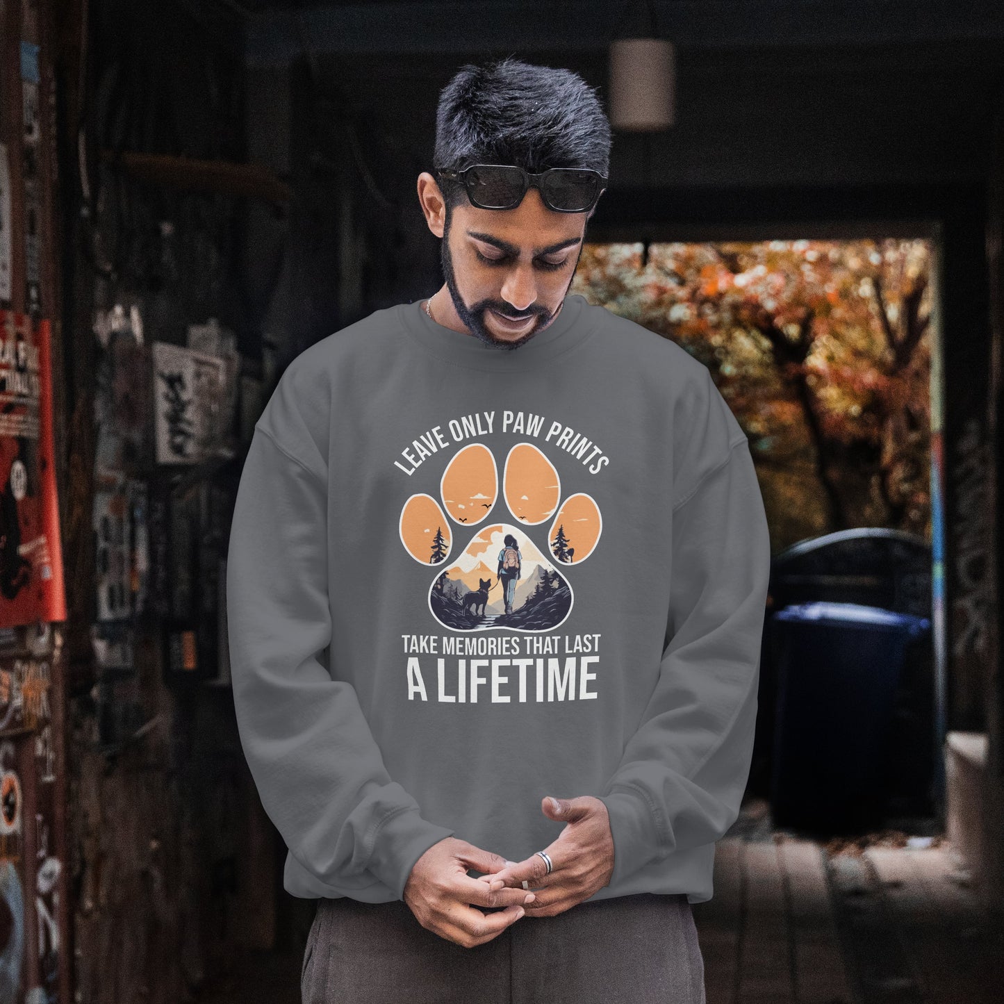 “Leave Only Paw Prints, Take Memories That Last a Lifetime” Hiking Dog Lover Sweatshirt – Cozy Unisex Adventure Pullover for Outdoor Pet Parents & Nature Lovers