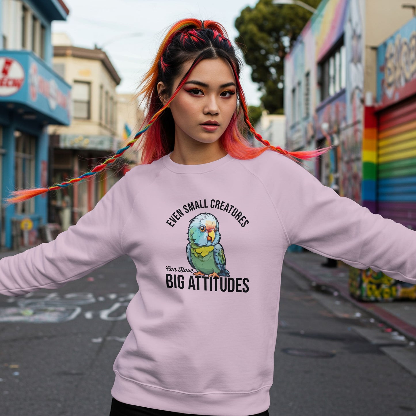 “Even Small Creatures Can Have Big Attitude” Parrot Sweatshirt – Sassy Bird Lover Gift, Bold Animal Graphic for Pet Owners