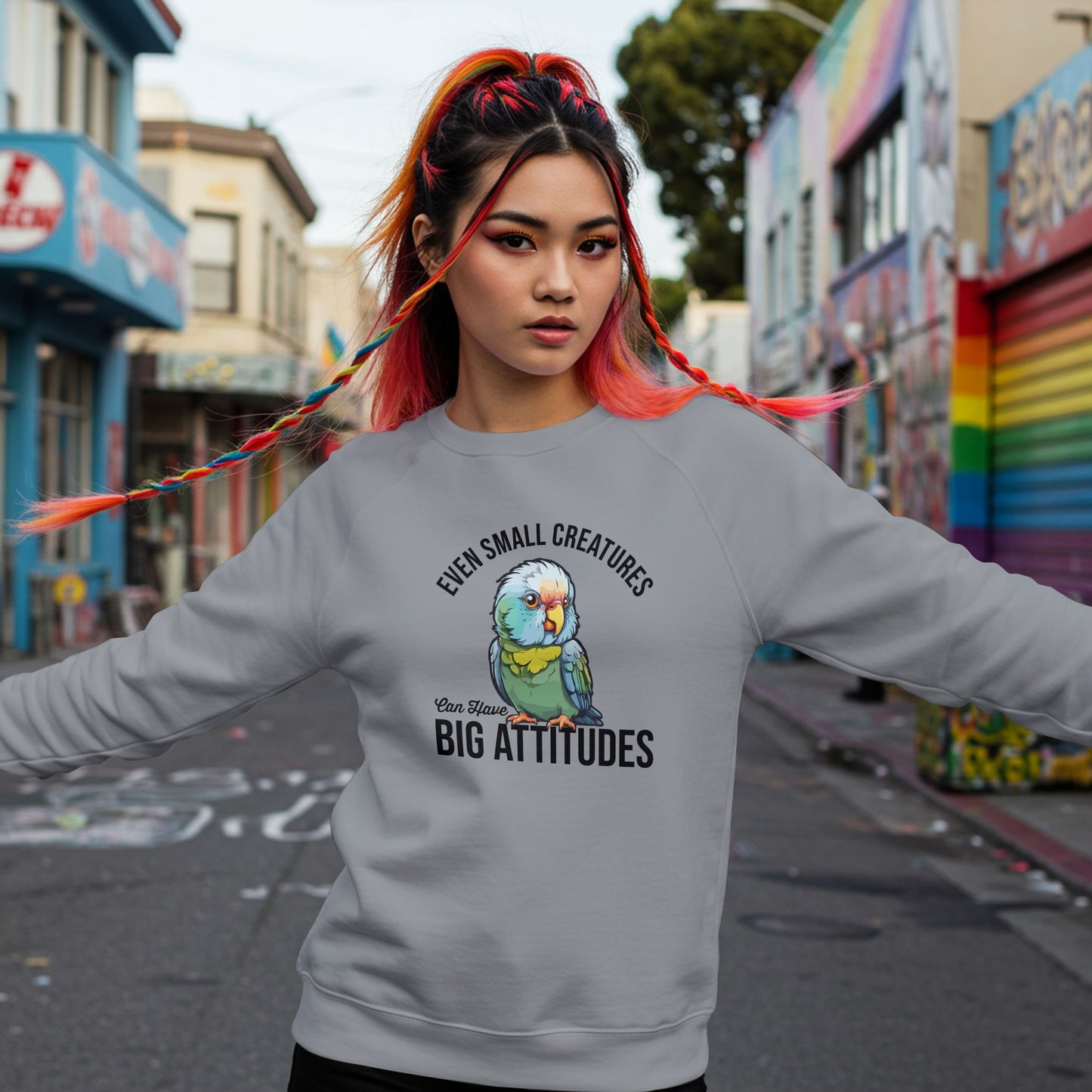 “Even Small Creatures Can Have Big Attitude” Parrot Sweatshirt – Sassy Bird Lover Gift, Bold Animal Graphic for Pet Owners